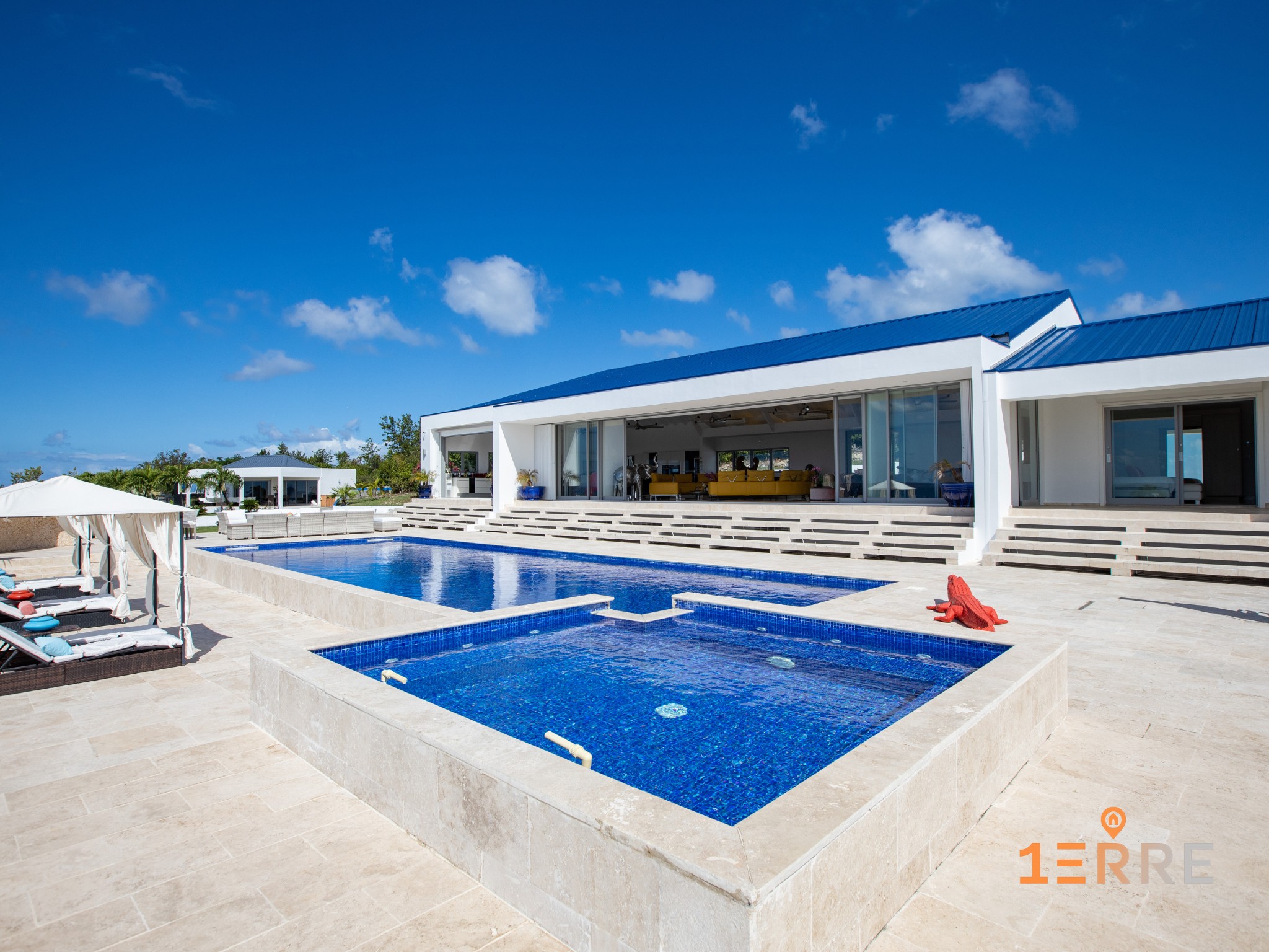 Villa à vendre à Saint martin, 1 000 m², 13 pièces – photo 1 sur 20
