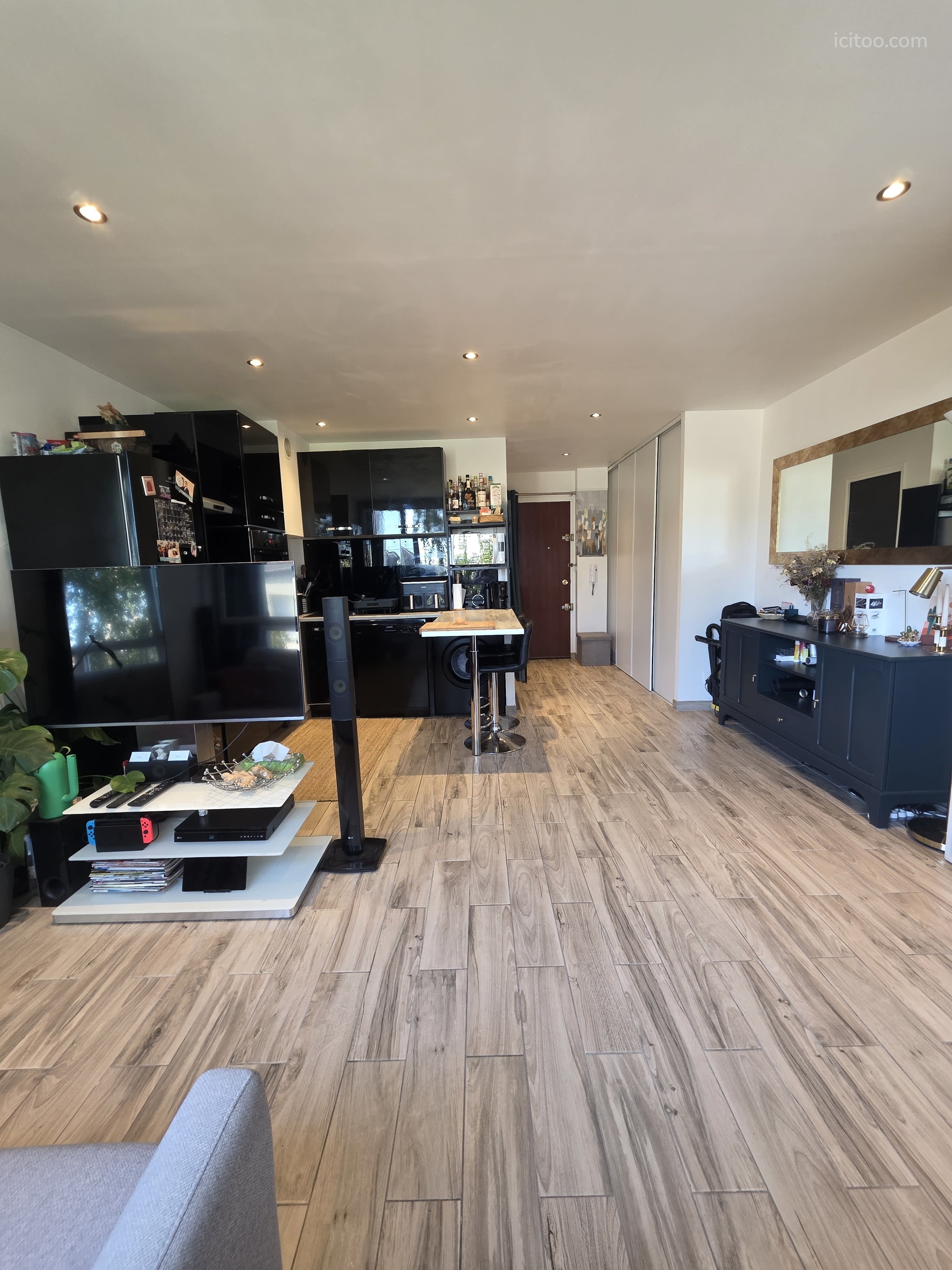 Studio/T1 rénové de 28,58 m² – Cave + parking - Houilles — photo 1