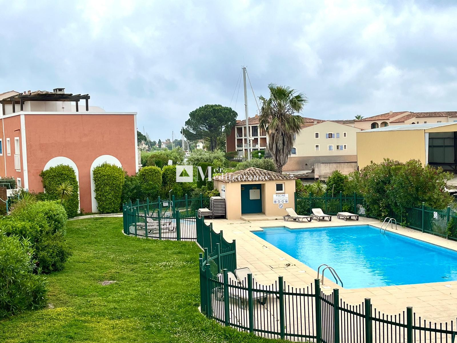 À Port Grimaud, Grand appartement avec terrasse à acheter — photo 1