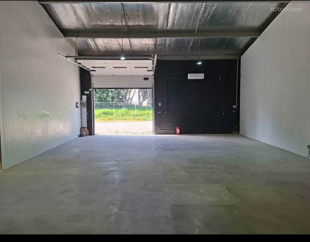 Entrepôt à louer à Saint-Rémy-de-Provence, 100 m², 1 pièce – photo 1 sur 3