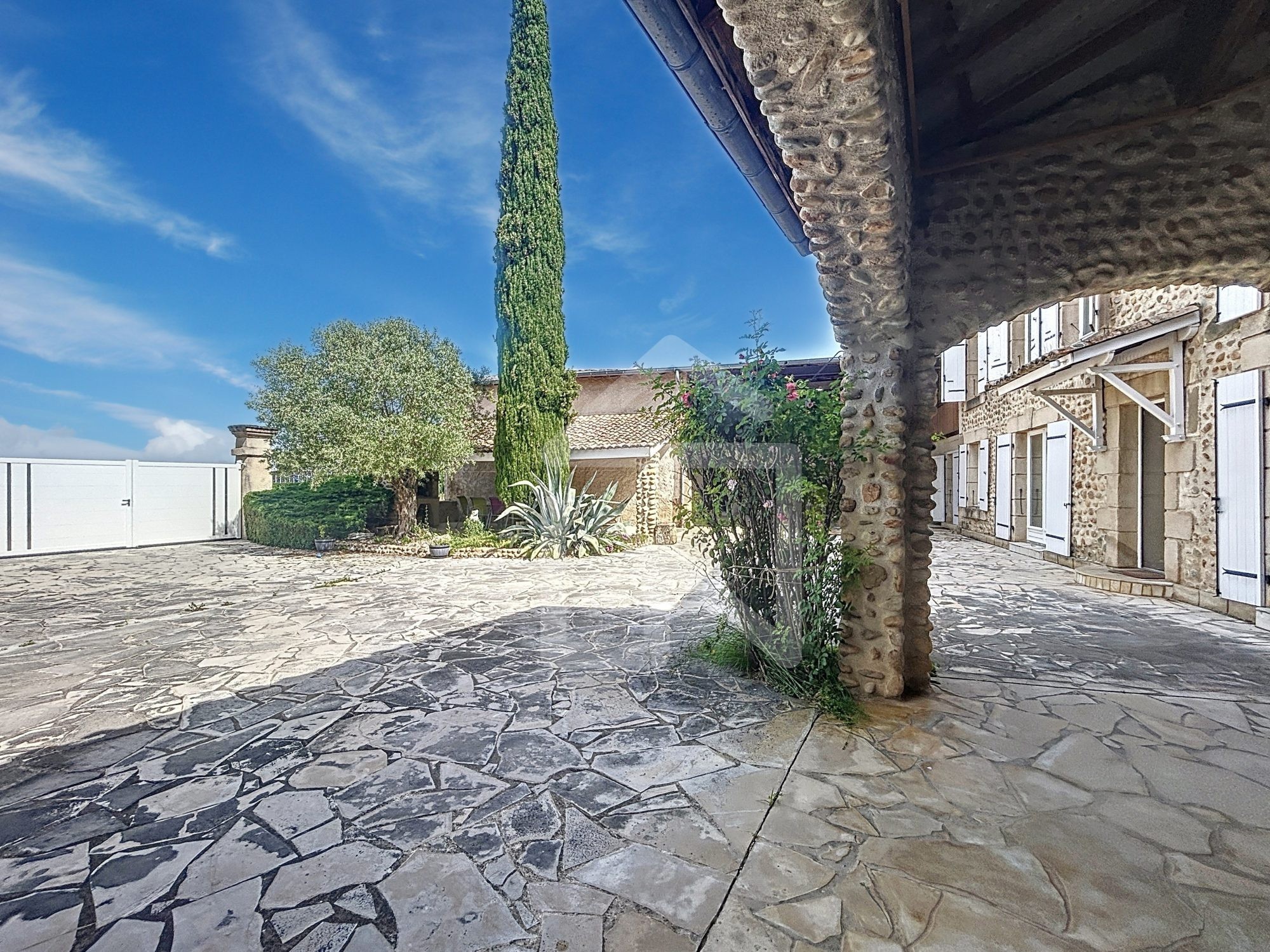 Alixan, ancienne ferme type 6 de 247m2 — photo 2