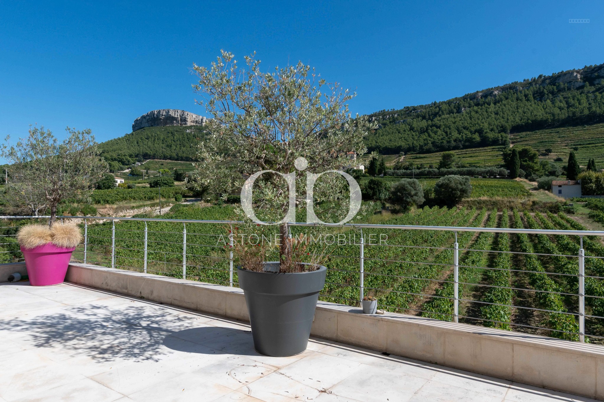 Maison à vendre à Cassis, 245 m², 7 pièces – photo 1 sur 20