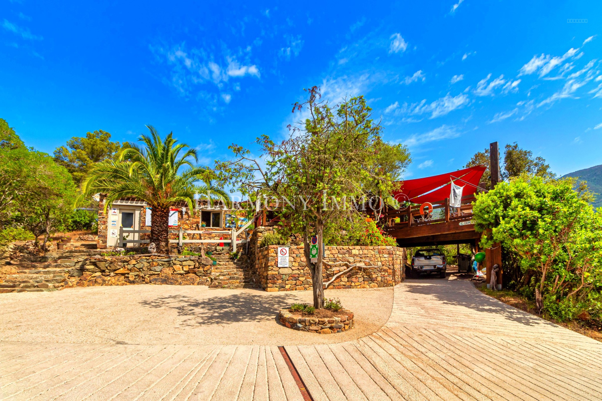 Bien immobilier à vendre à Ajaccio, 50 000 m² – photo 1 sur 12